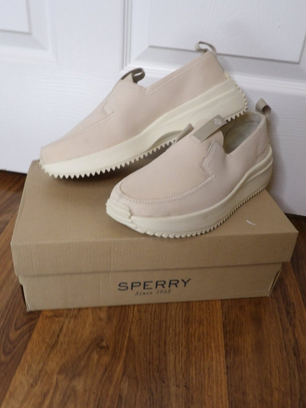 NEW Sperry Boat Runner Slip-On Shoes in Bone Size 9